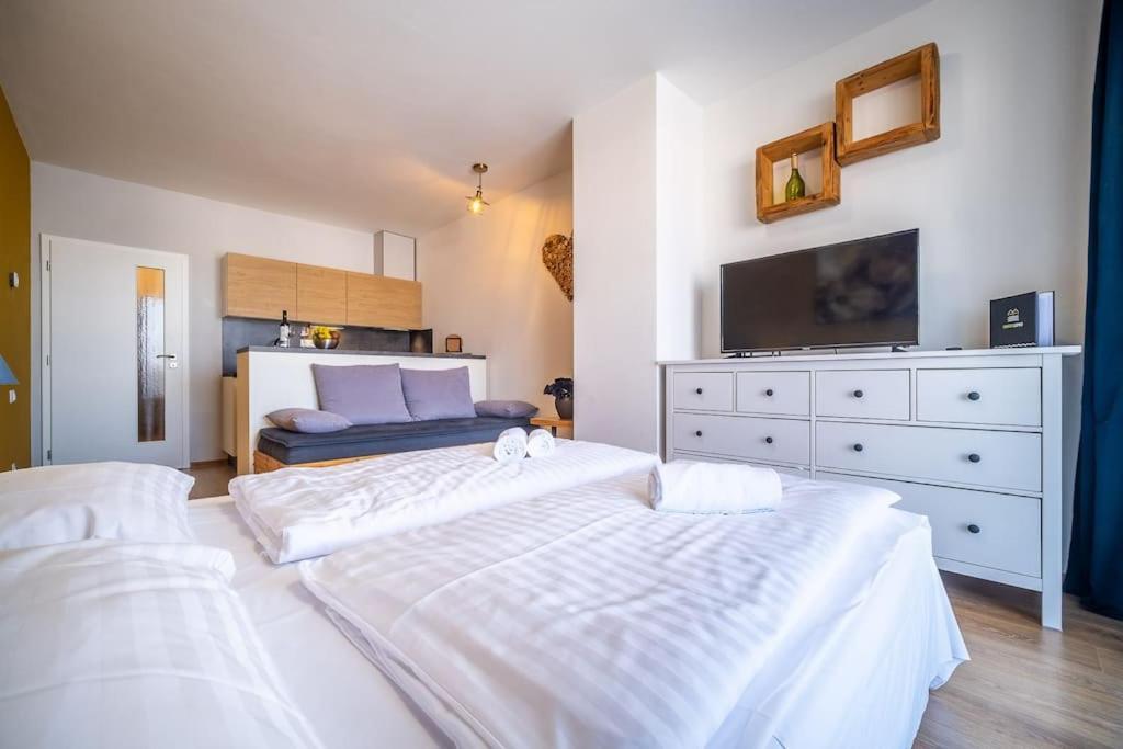 Private Cozy And Quiet Apartment Lipno nad Vltavou Eksteriør billede